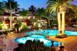 Seaside Grand Hotel Residencia Exterior Night